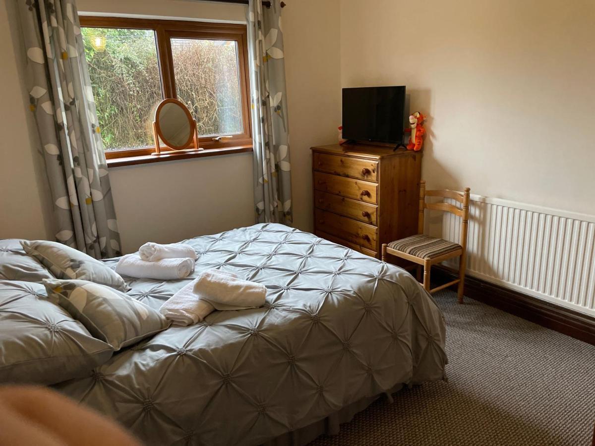 Dyffryn Taf - Spacious 3 Bedroom Bungalow Close To Amenities St Clears Exterior foto